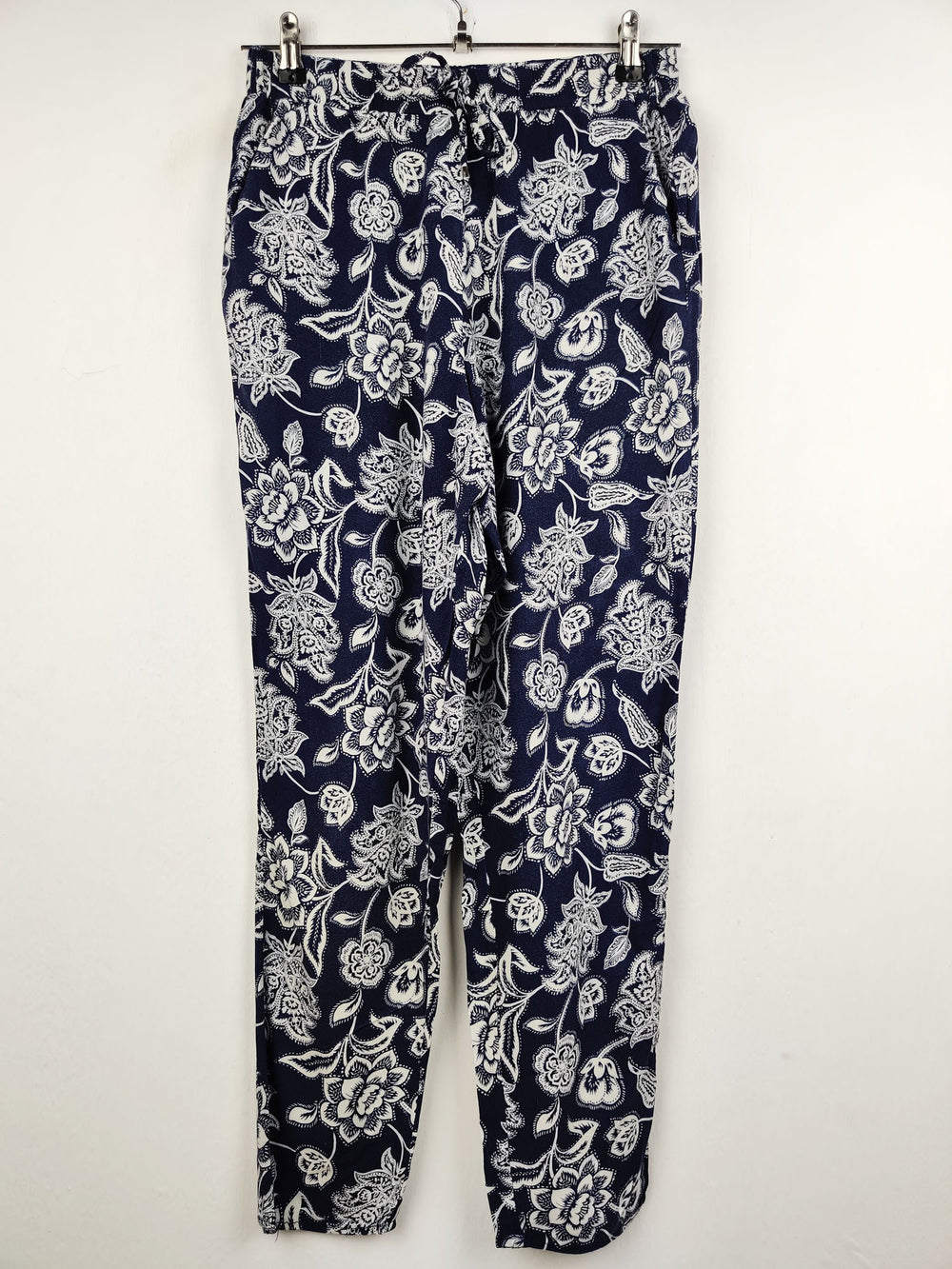 Buy online pre-used pre-loved 100% authentic & Original branded F&F (T-425) available in Pakistan. Top international brands avilable.