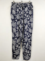 Buy online pre-used pre-loved 100% authentic & Original branded F&F (T-425) available in Pakistan. Top international brands avilable.