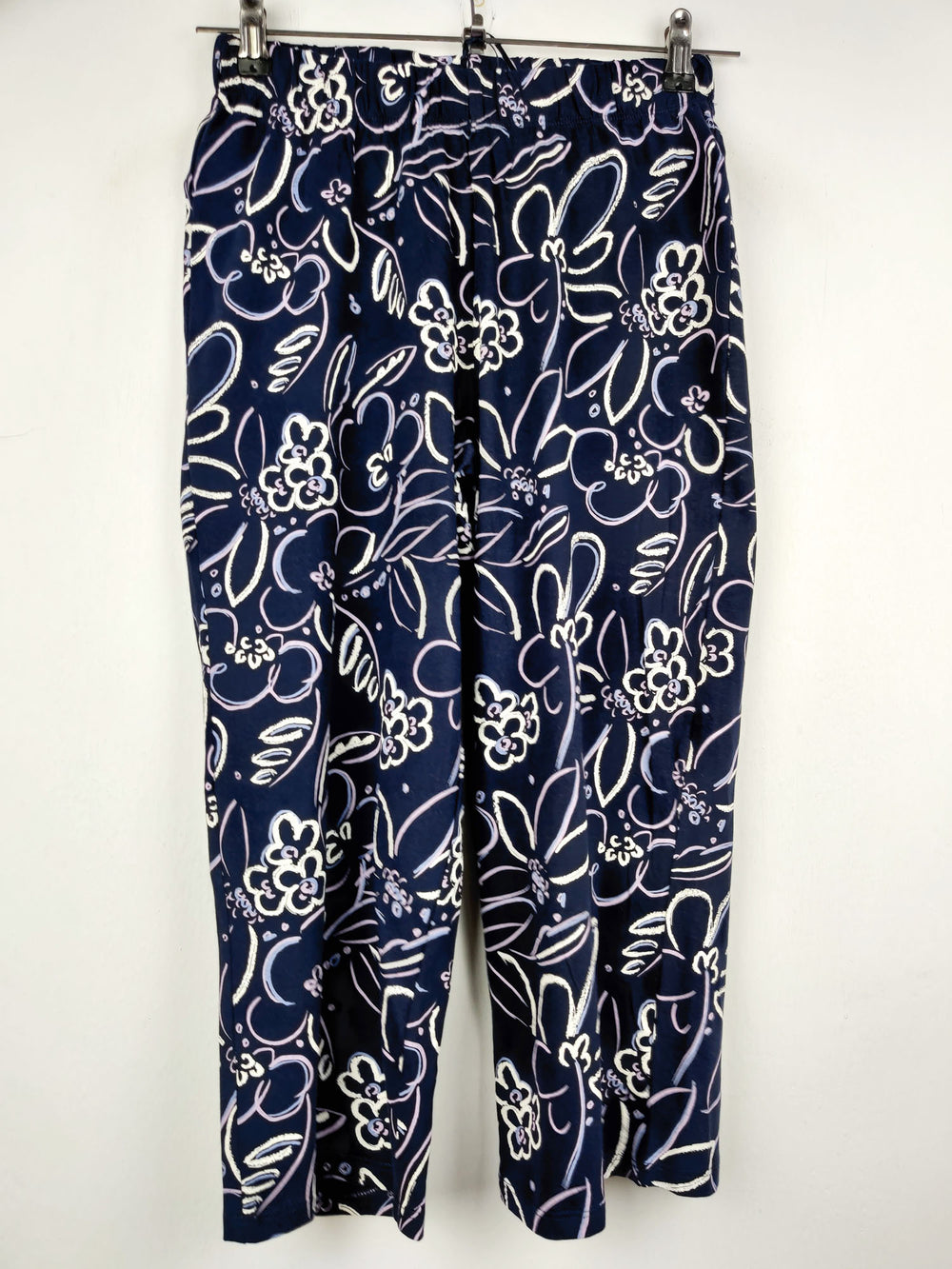 Buy online pre-used pre-loved 100% authentic & Original branded Unknown Brand (T-436) available in Pakistan. Top international brands avilable.