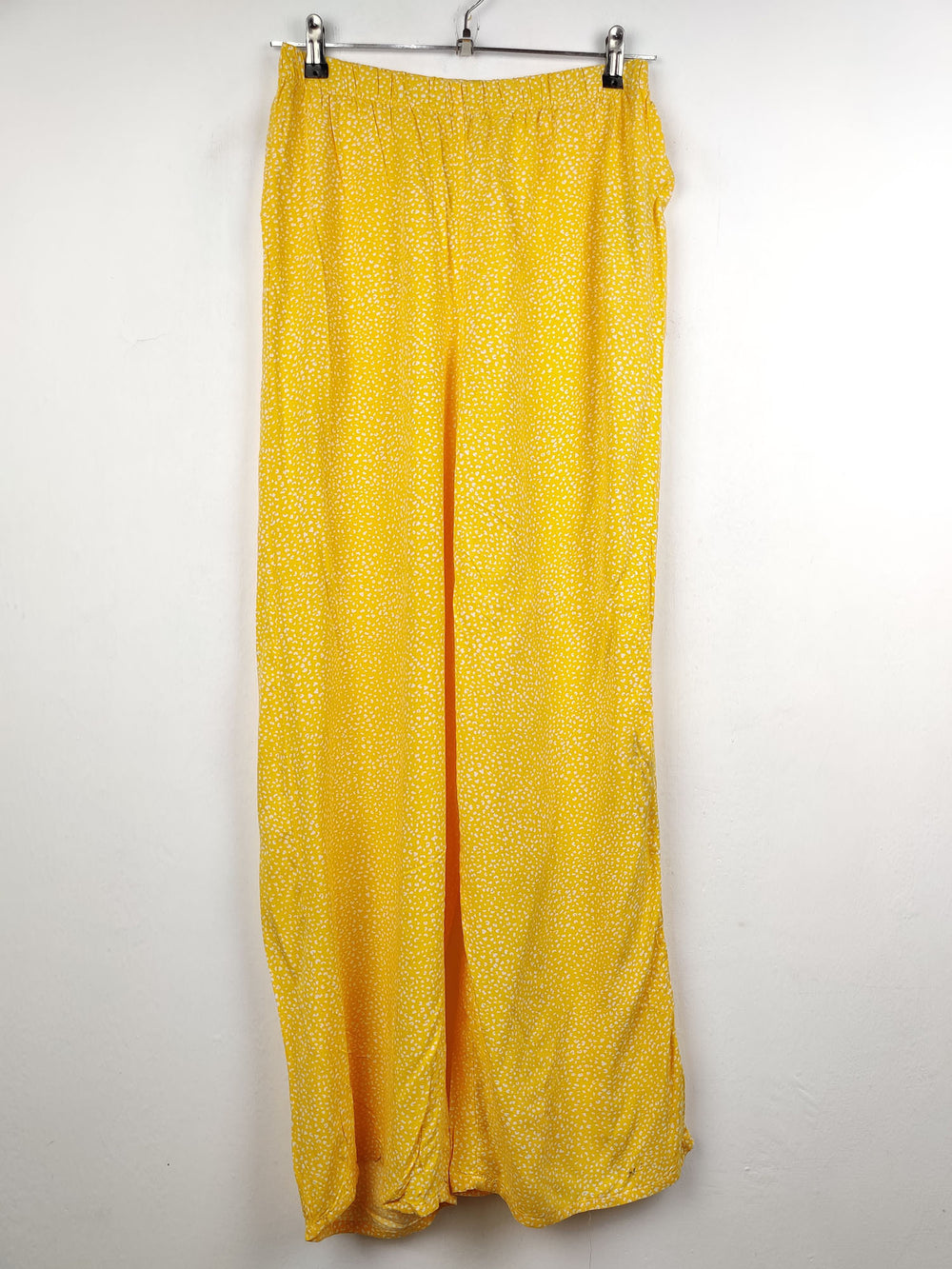 Buy online pre-used pre-loved 100% authentic & Original branded Lcw Dream (T-440) available in Pakistan. Top international brands avilable.