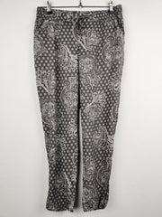 Buy online pre-used pre-loved 100% authentic & Original branded Marks & Spencer (T-445) available in Pakistan. Top international brands avilable.