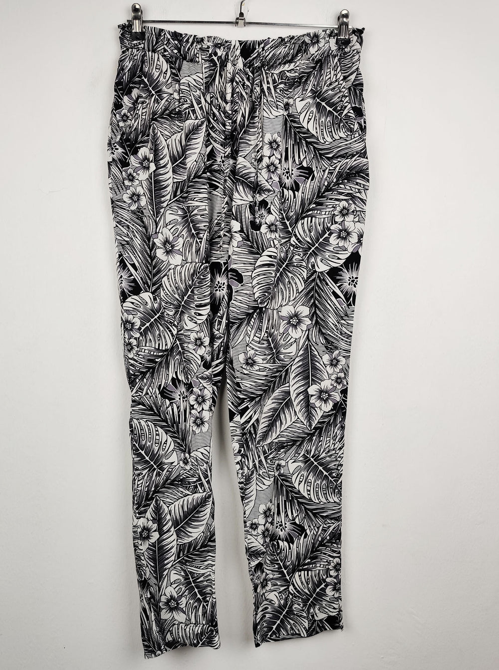 Buy online pre-used pre-loved 100% authentic & Original branded Peacocks (T-470) available in Pakistan. Top international brands avilable.