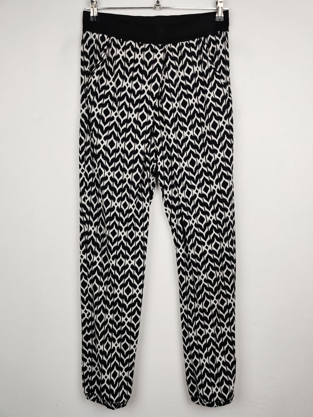 Buy online pre-used pre-loved 100% authentic & Original branded Atmosphere (T-472) available in Pakistan. Top international brands avilable.