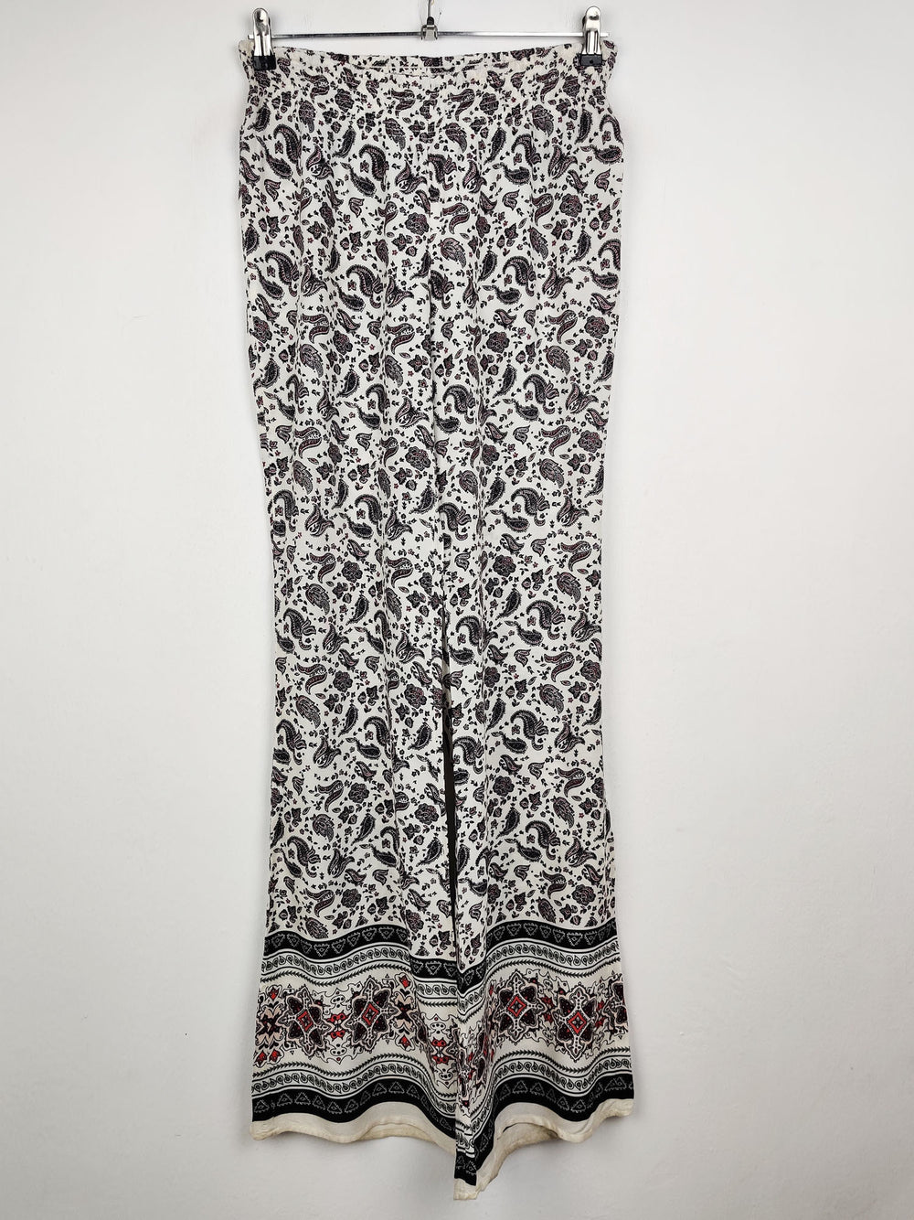 Buy online pre-used pre-loved 100% authentic & Original branded H&M (T-483) available in Pakistan. Top international brands avilable.