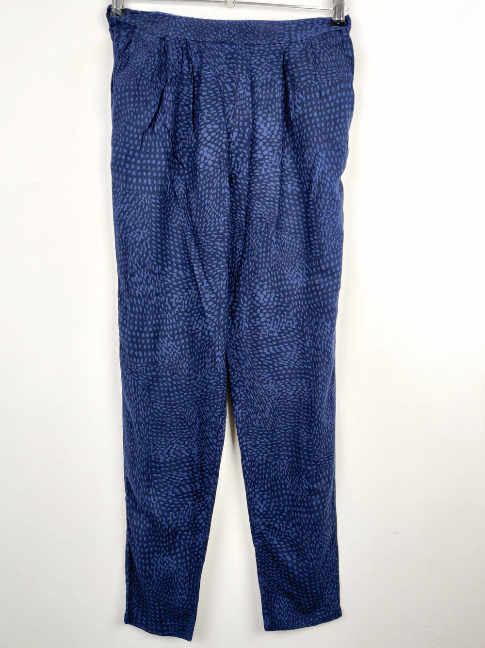 Buy online pre-used pre-loved 100% authentic & Original branded Unknown Brand (T-505) available in Pakistan. Top international brands avilable.