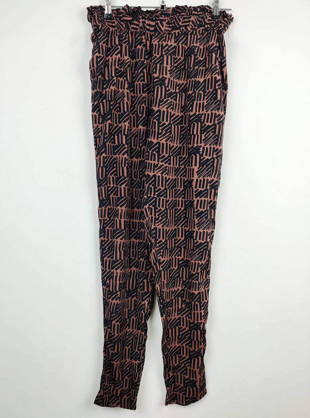 Buy online pre-used pre-loved 100% authentic & Original branded Hema (T-538) available in Pakistan. Top international brands avilable.