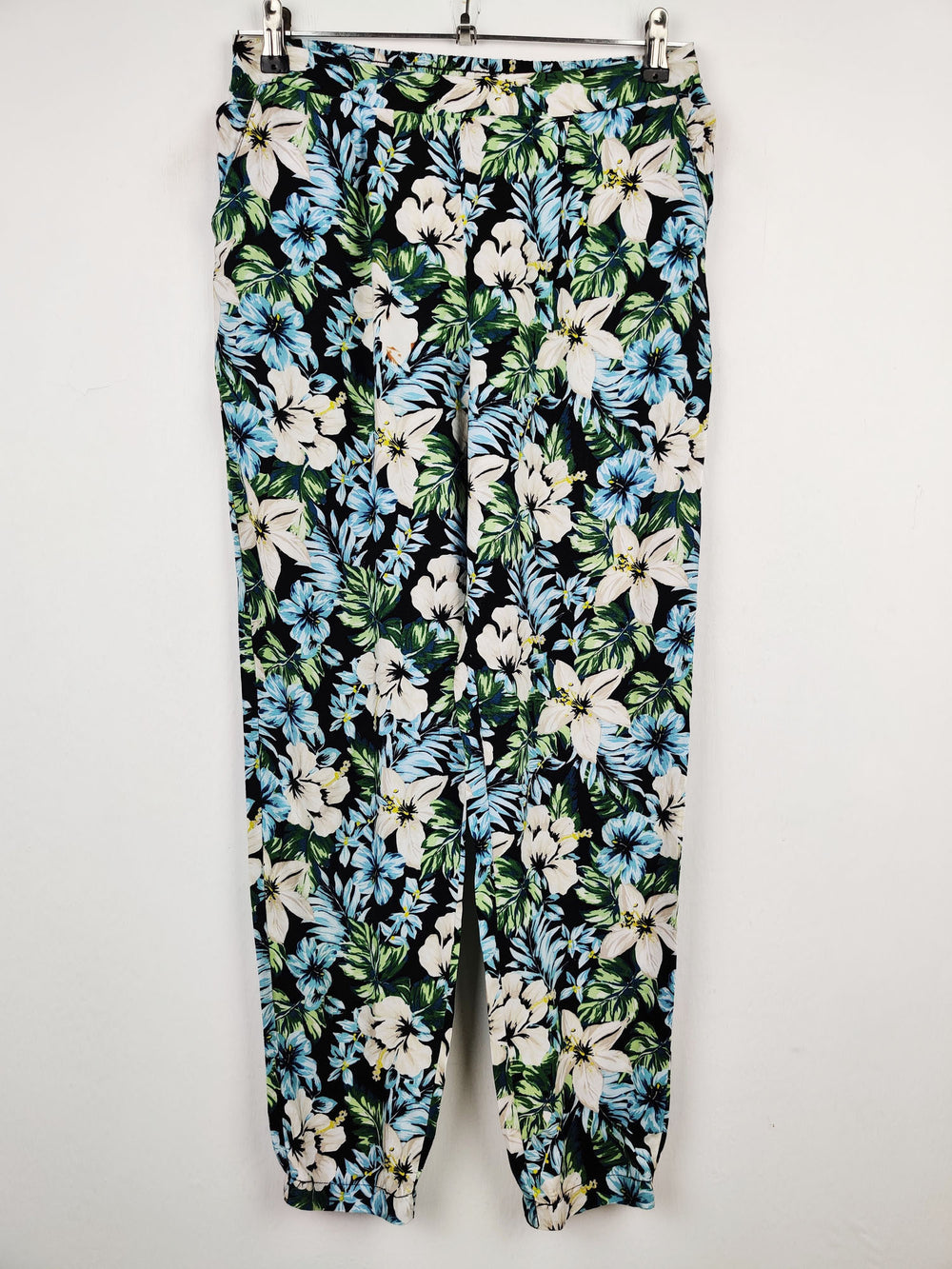 Buy online pre-used pre-loved 100% authentic & Original branded New Look (T-583) available in Pakistan. Top international brands avilable.