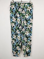 Buy online pre-used pre-loved 100% authentic & Original branded New Look (T-583) available in Pakistan. Top international brands avilable.