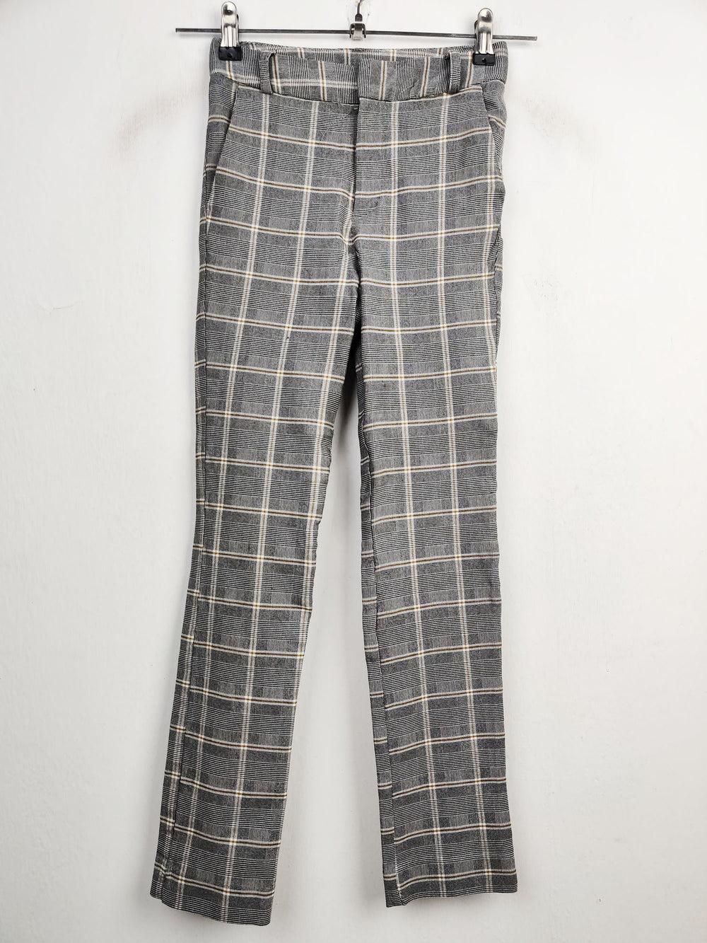 Buy online pre-used pre-loved 100% authentic & Original branded Stradivarius (T-592) available in Pakistan. Top international brands avilable.