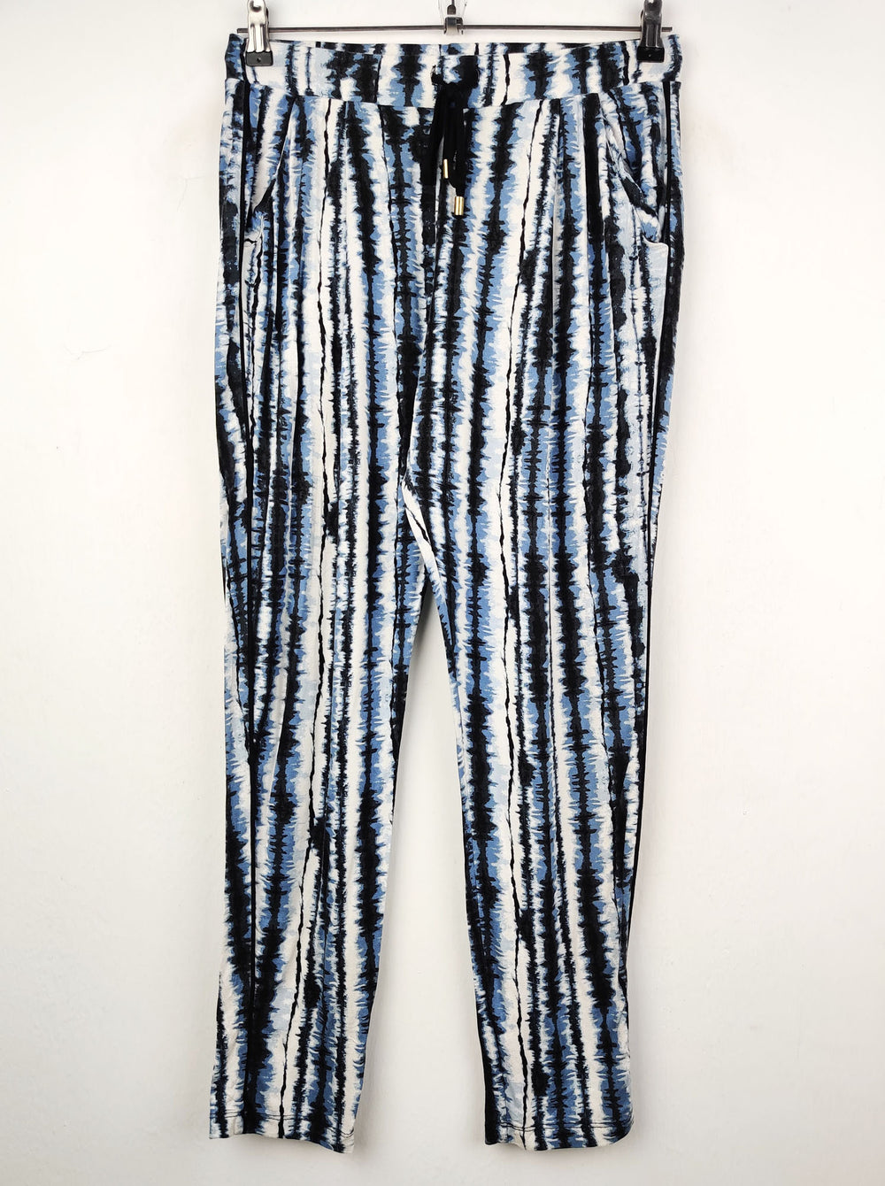 Buy online pre-used pre-loved 100% authentic & Original branded F&F (T-604) available in Pakistan. Top international brands avilable.