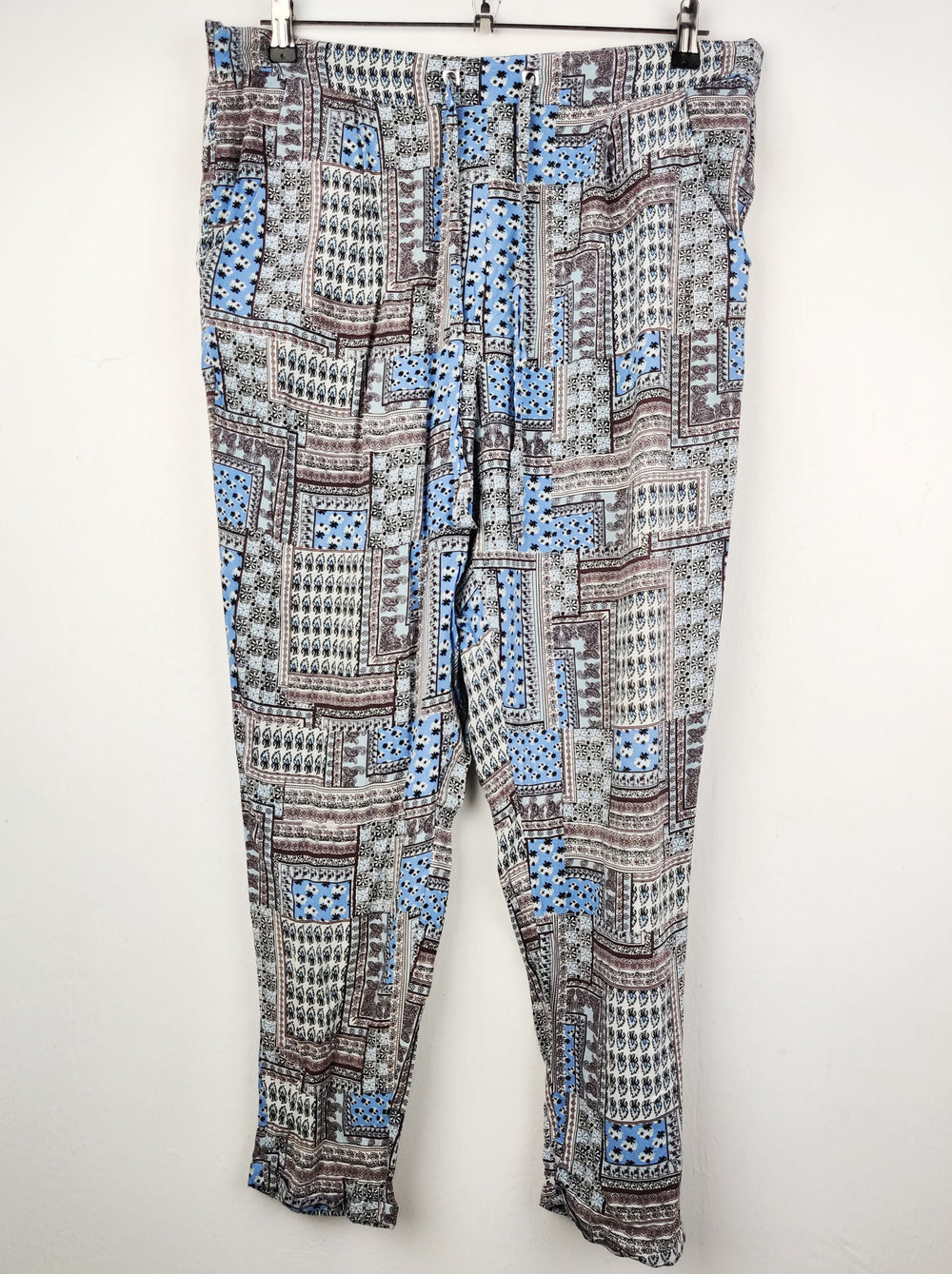 Buy online pre-used pre-loved 100% authentic & Original branded Atmosphere (T-611) available in Pakistan. Top international brands avilable.