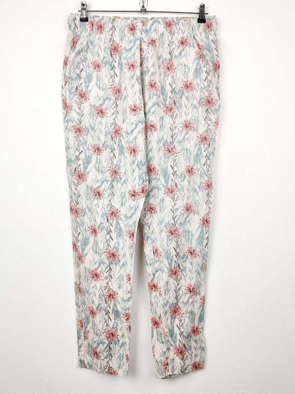 Buy online pre-used pre-loved 100% authentic & Original branded Esmara (T-639) available in Pakistan. Top international brands avilable.