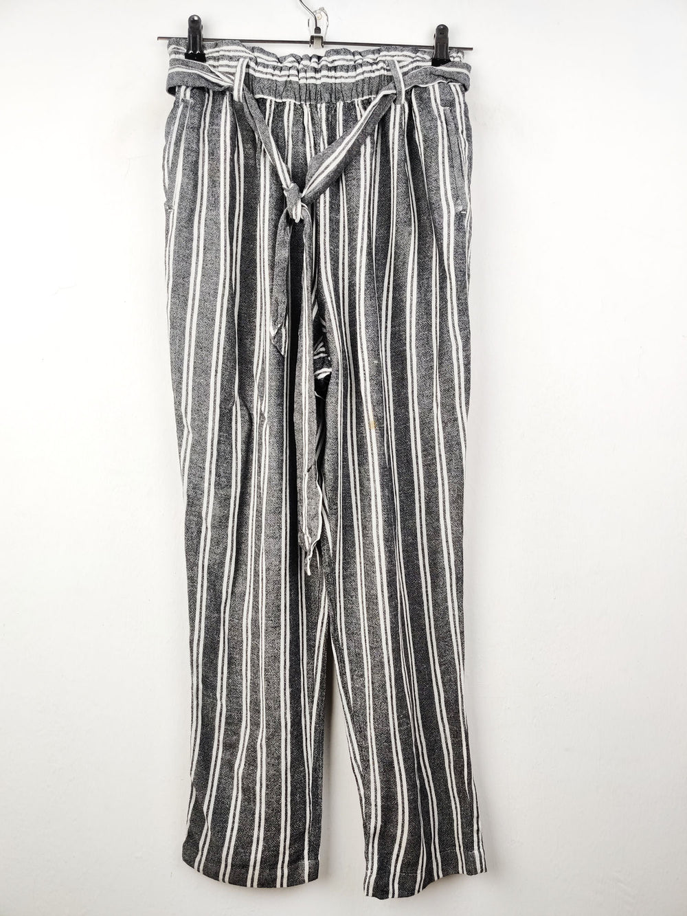 Buy online pre-used pre-loved 100% authentic & Original branded H&M (T-745) available in Pakistan. Top international brands avilable.