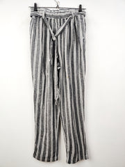 Buy online pre-used pre-loved 100% authentic & Original branded H&M (T-745) available in Pakistan. Top international brands avilable.