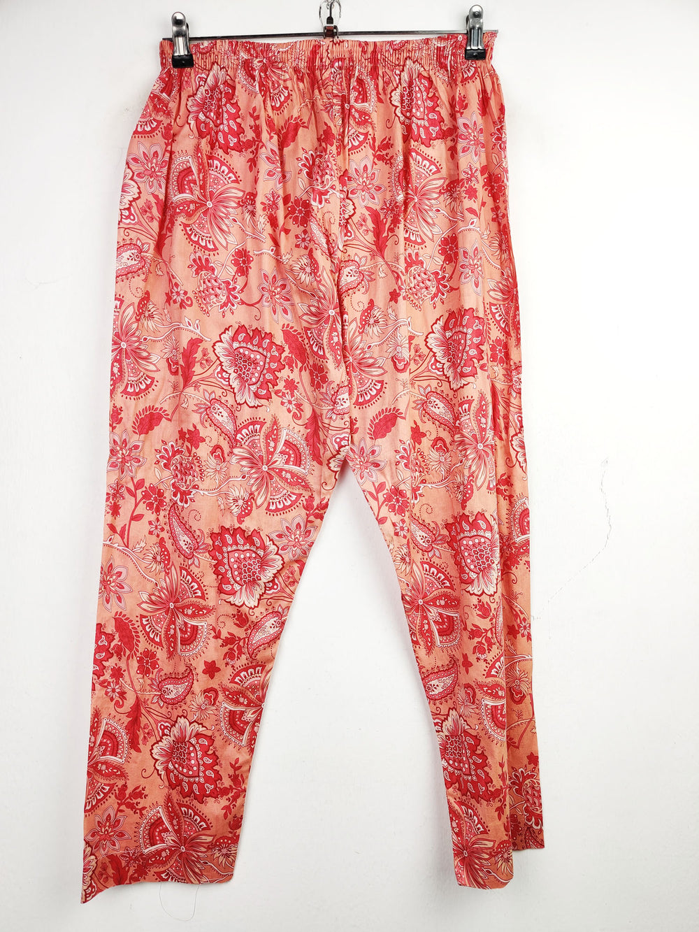 Buy online pre-used pre-loved 100% authentic & Original branded Unknown Brand (T-761) available in Pakistan. Top international brands avilable.