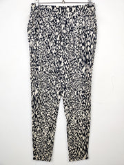 Buy online pre-used pre-loved 100% authentic & Original branded F&F (T-846) available in Pakistan. Top international brands avilable.