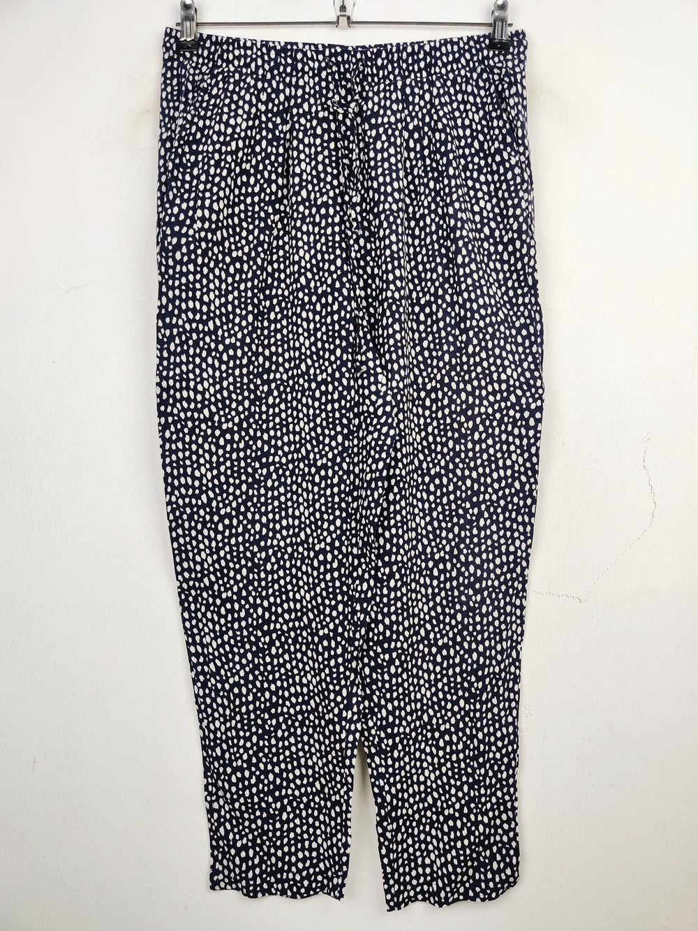 Buy online pre-used pre-loved 100% authentic & Original branded Classic (T-935) available in Pakistan. Top international brands avilable.