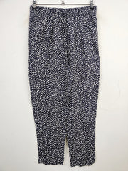 Buy online pre-used pre-loved 100% authentic & Original branded Classic (T-935) available in Pakistan. Top international brands avilable.