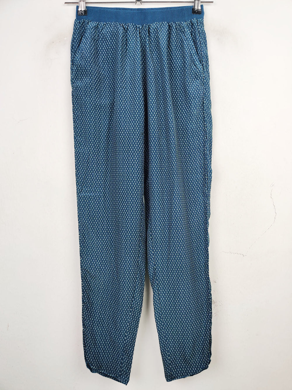 Buy online pre-used pre-loved 100% authentic & Original branded H&M (T-951) available in Pakistan. Top international brands avilable.