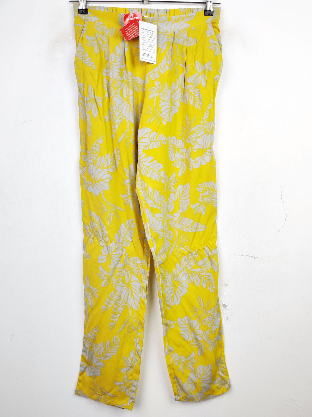 Buy online pre-used pre-loved 100% authentic & Original branded H&M (T-957) available in Pakistan. Top international brands avilable.