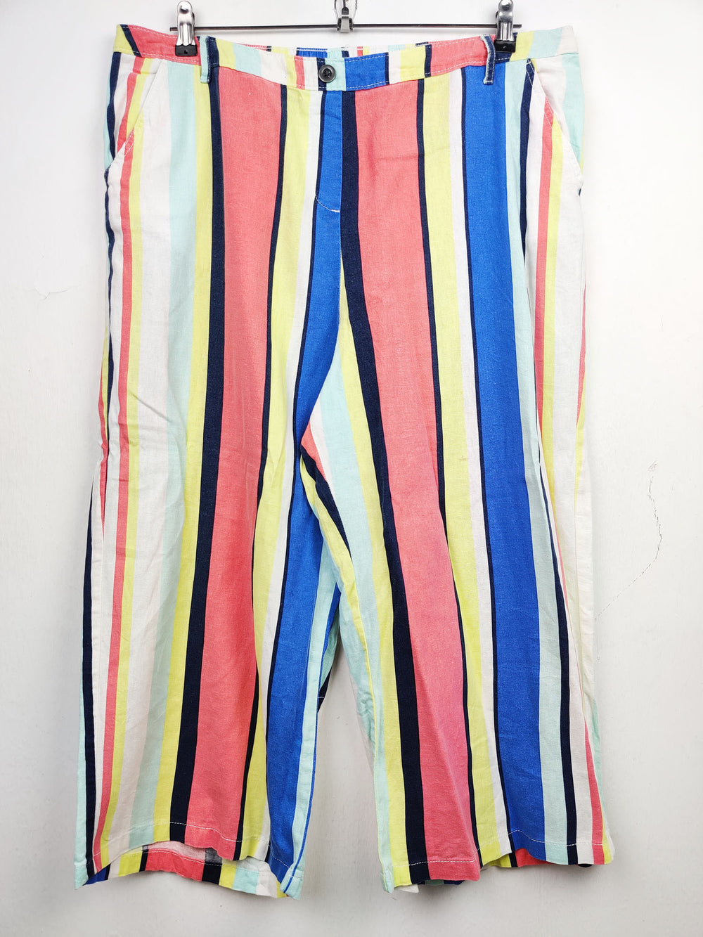 Buy online pre-used pre-loved 100% authentic & Original branded Bonmarche (T-977) available in Pakistan. Top international brands avilable.