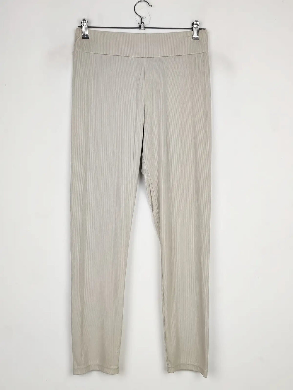 Buy online pre-used pre-loved 100% authentic & Original branded Unknown Brand (TL-02) available in Pakistan. Top international brands avilable.