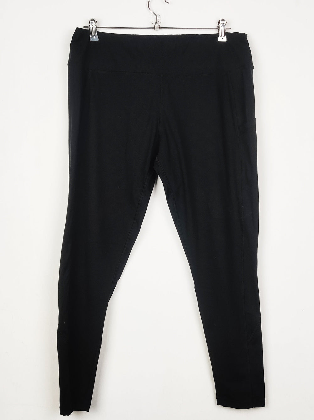 Buy online pre-used pre-loved 100% authentic & Original branded Workout (TL-1320) available in Pakistan. Top international brands avilable.