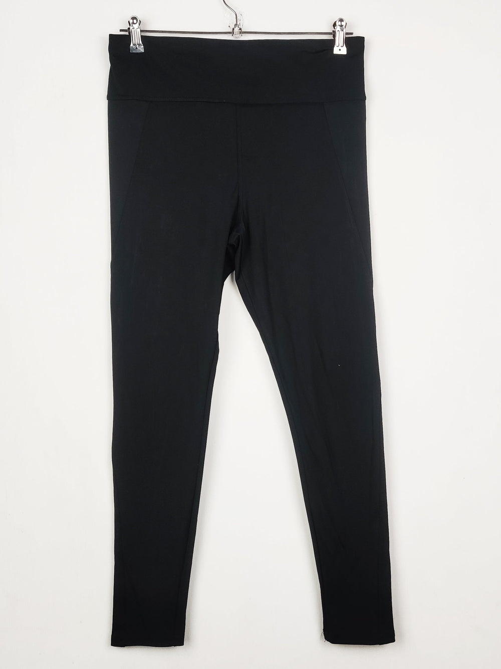 Buy online pre-used pre-loved 100% authentic & Original branded Workout (TL-1325) available in Pakistan. Top international brands avilable.