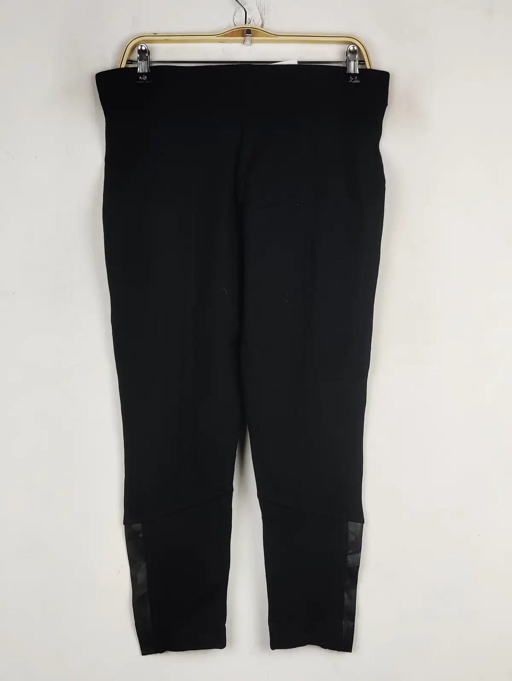 Buy online pre-used pre-loved 100% authentic & Original branded Marks & Spencer (TL-735) available in Pakistan. Top international brands avilable.