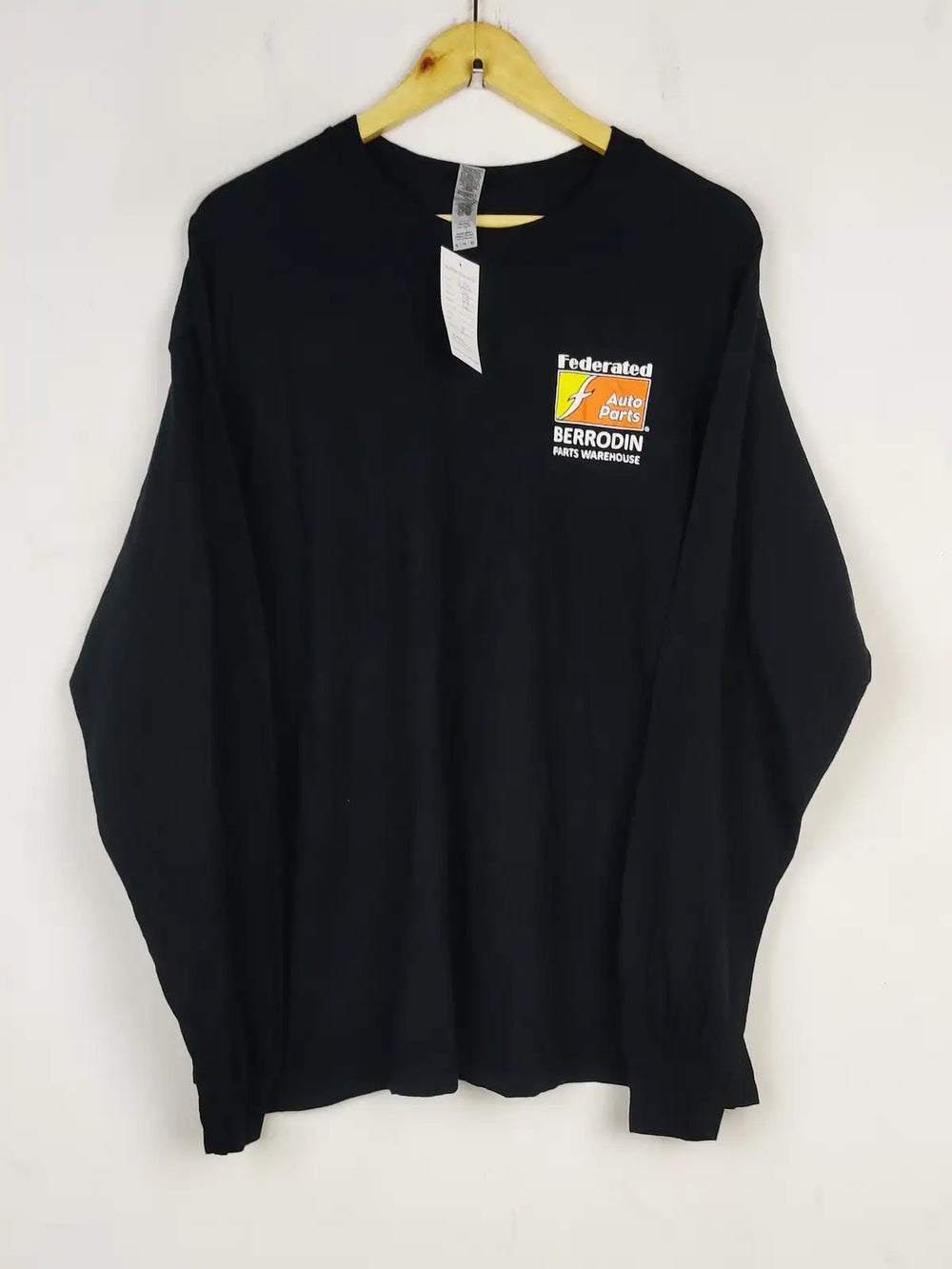 Buy online pre-used pre-loved 100% authentic & Original branded Gildan (TP-1706) available in Pakistan. Top international brands avilable.