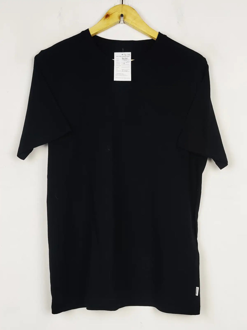 Buy online pre-used pre-loved 100% authentic & Original branded Jack & Jones (TP-1725) available in Pakistan. Top international brands avilable.