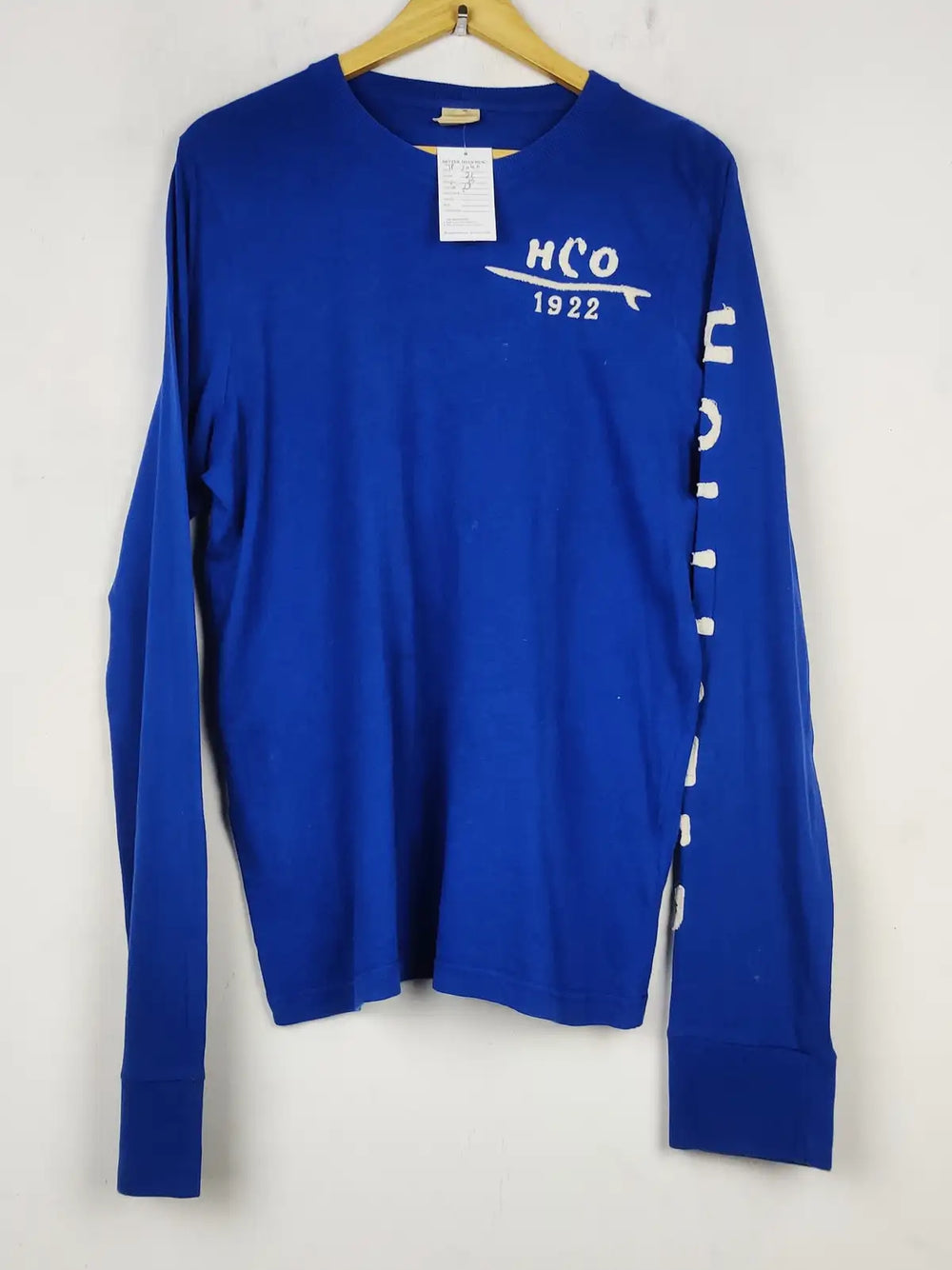 Buy online pre-used pre-loved 100% authentic & Original branded Hollister (TP-2040) available in Pakistan. Top international brands avilable.