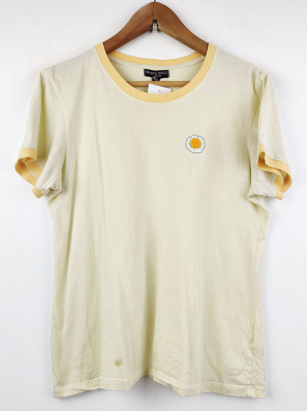 Buy online pre-used pre-loved 100% authentic & Original branded Brave Soul (TS-1086) available in Pakistan. Top international brands avilable.