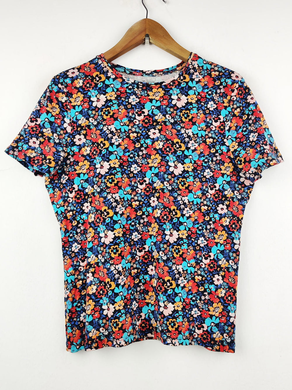 Buy online pre-used pre-loved 100% authentic & Original branded Tu (TS-1087) available in Pakistan. Top international brands avilable.