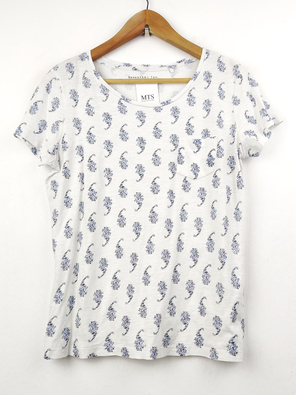 Buy online pre-used pre-loved 100% authentic & Original branded Essential Tee (TS-1192) available in Pakistan. Top international brands avilable.