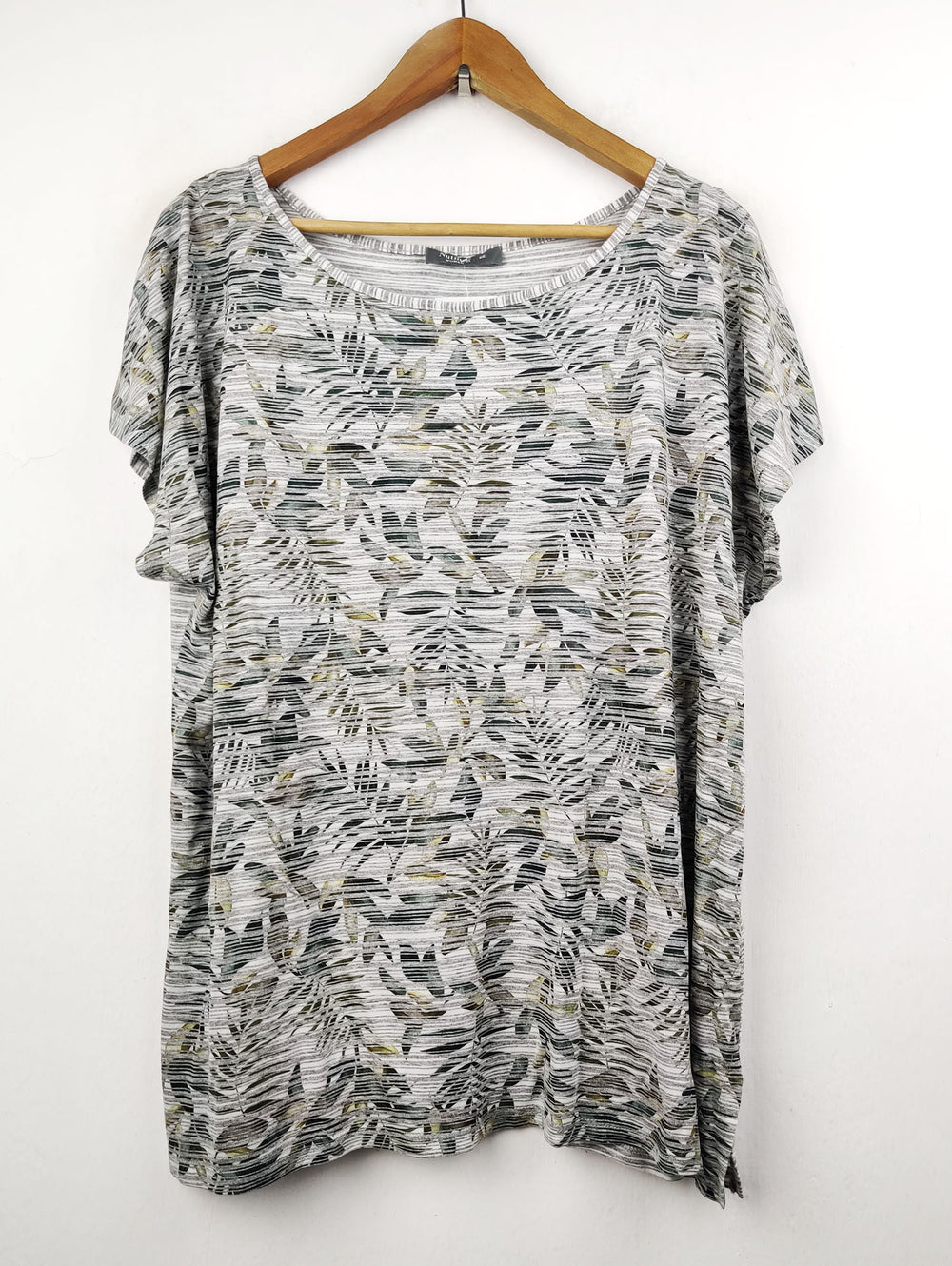 Buy online pre-used pre-loved 100% authentic & Original branded Nutmeg (TS-1258) available in Pakistan. Top international brands avilable.