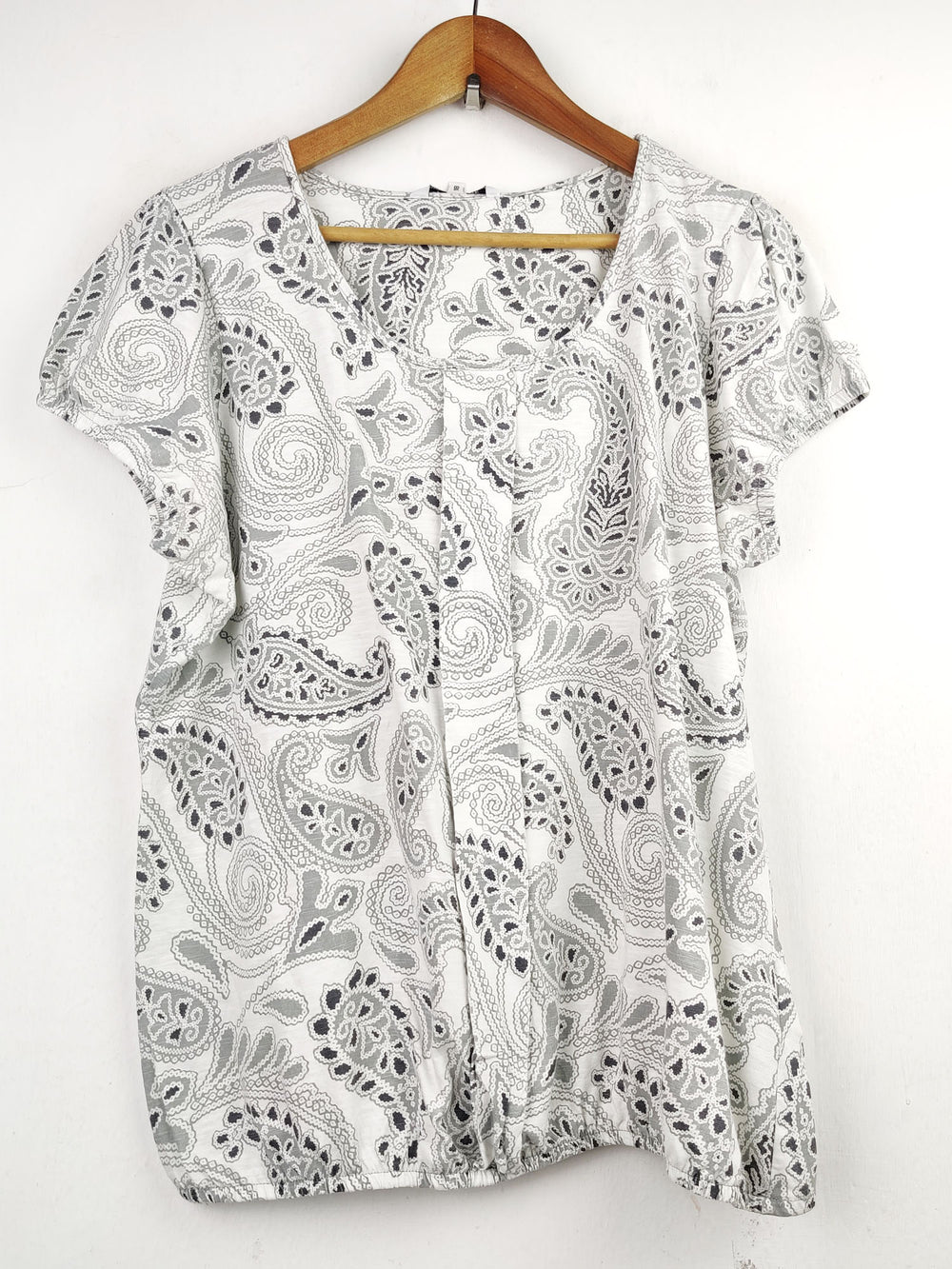 Buy online pre-used pre-loved 100% authentic & Original branded Debenhams (TS-1357) available in Pakistan. Top international brands avilable.