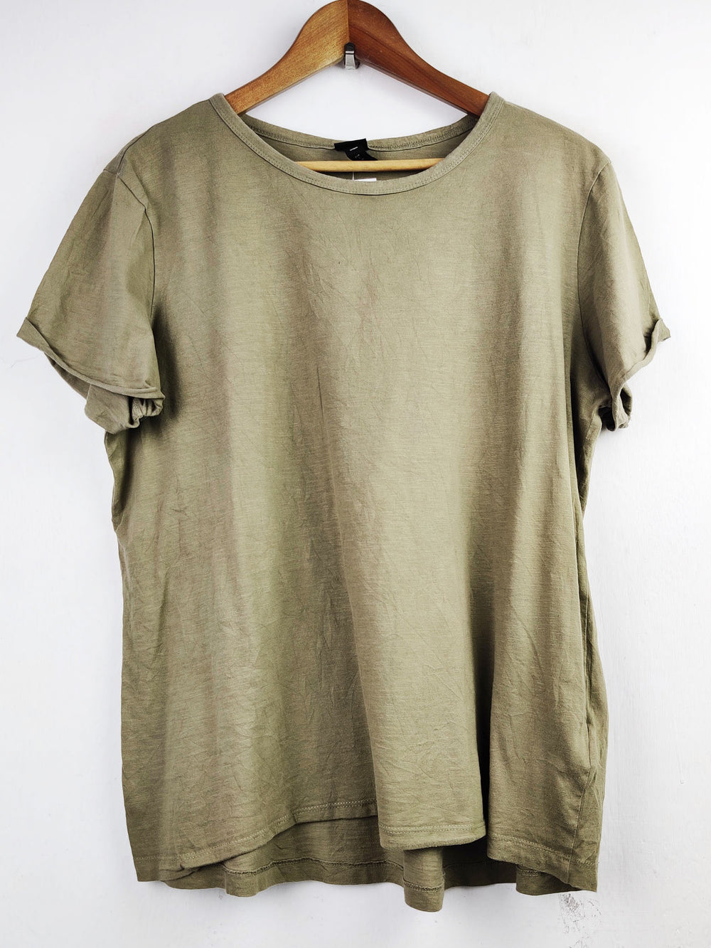 Buy online pre-used pre-loved 100% authentic & Original branded H&M (TS-1408) available in Pakistan. Top international brands avilable.