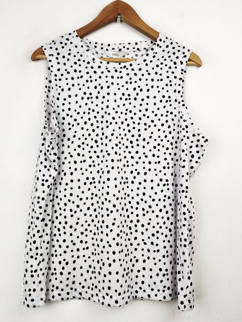 Buy online pre-used pre-loved 100% authentic & Original branded Marks & Spencer (TS-1421) available in Pakistan. Top international brands avilable.