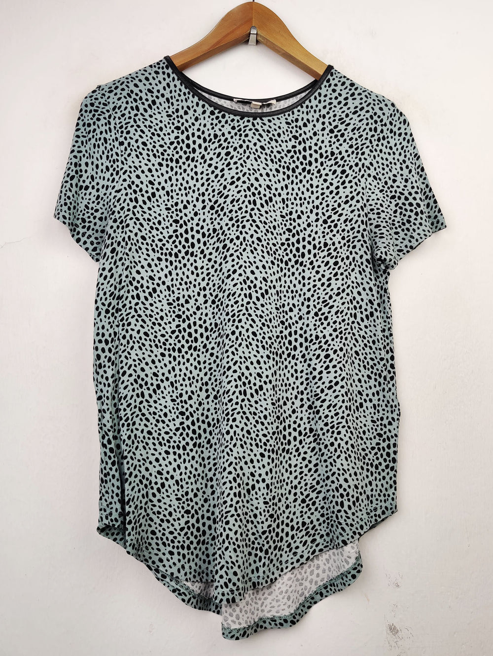 Buy online pre-used pre-loved 100% authentic & Original branded Oasis (TS-1496) available in Pakistan. Top international brands avilable.