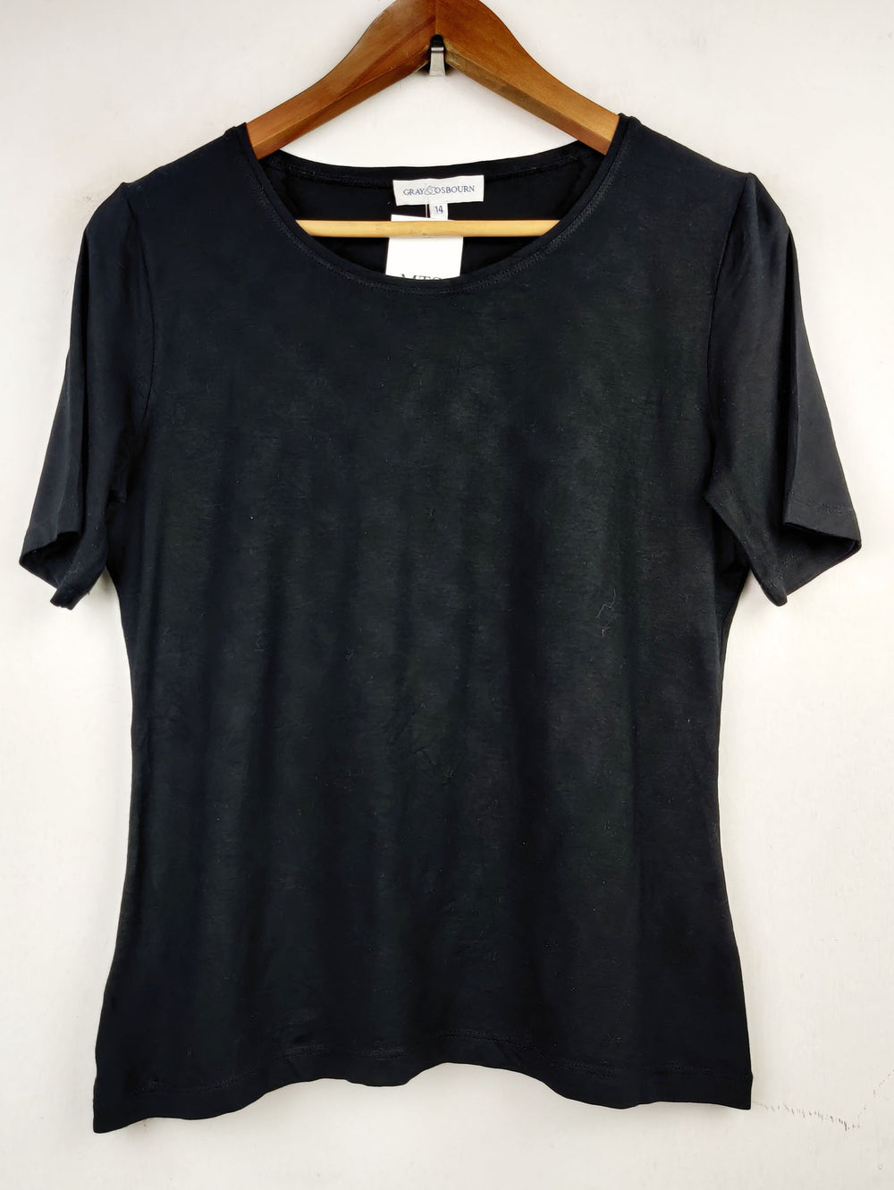 Buy online pre-used pre-loved 100% authentic & Original branded Gray & Osbourn (TS-1621) available in Pakistan. Top international brands avilable.