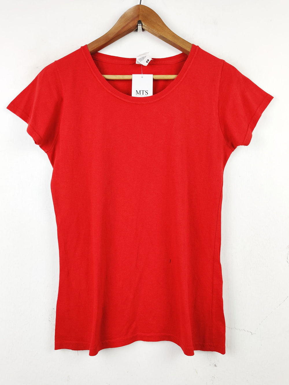 Buy online pre-used pre-loved 100% authentic & Original branded Fruit Of The Loom (TS-1798) available in Pakistan. Top international brands avilable.