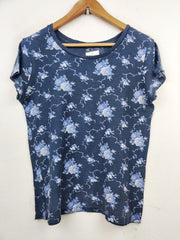 Buy online pre-used pre-loved 100% authentic & Original branded Gap (TS-1848) available in Pakistan. Top international brands avilable.