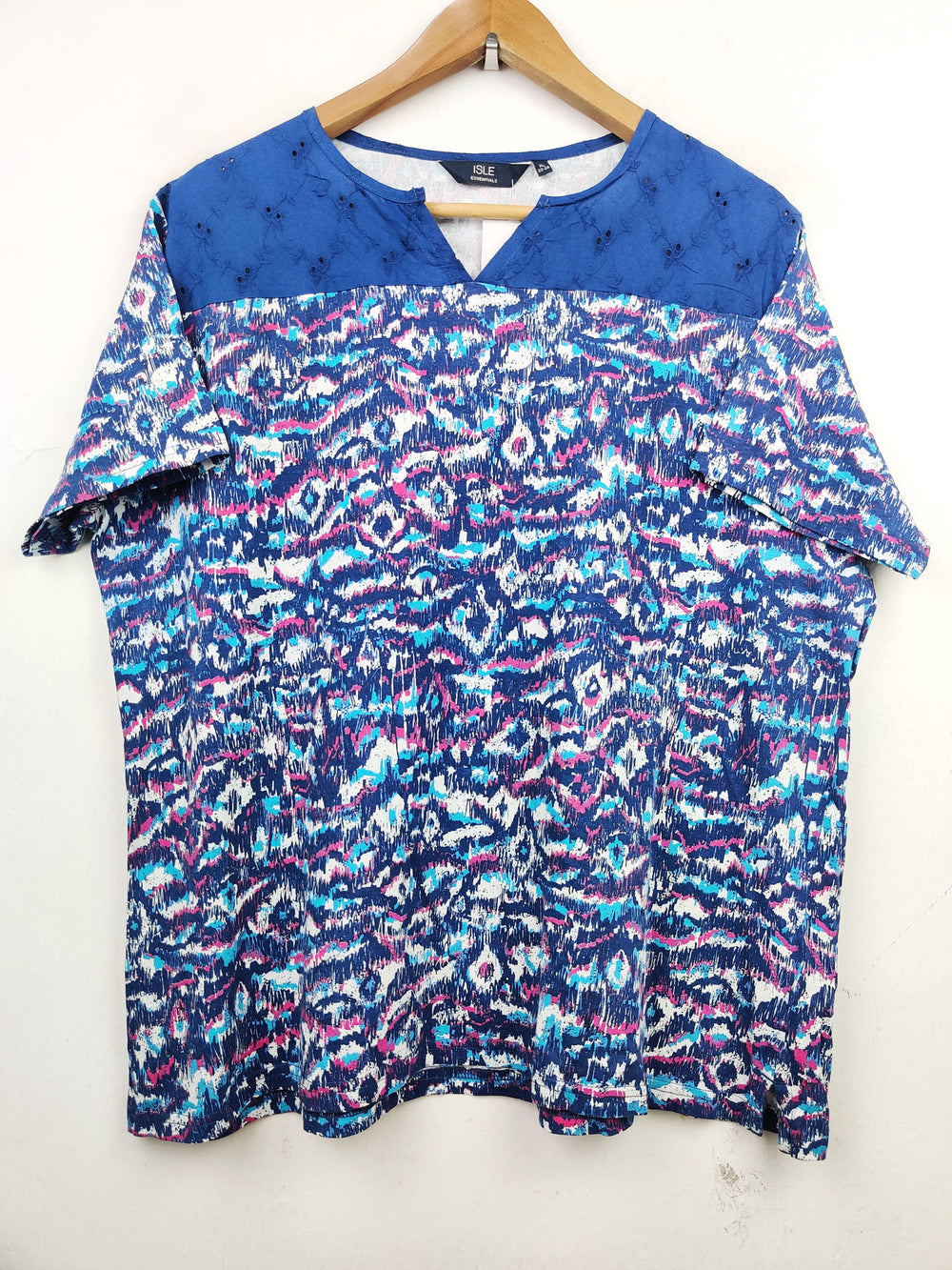 Buy online pre-used pre-loved 100% authentic & Original branded Essentials (TS-1879) available in Pakistan. Top international brands avilable.