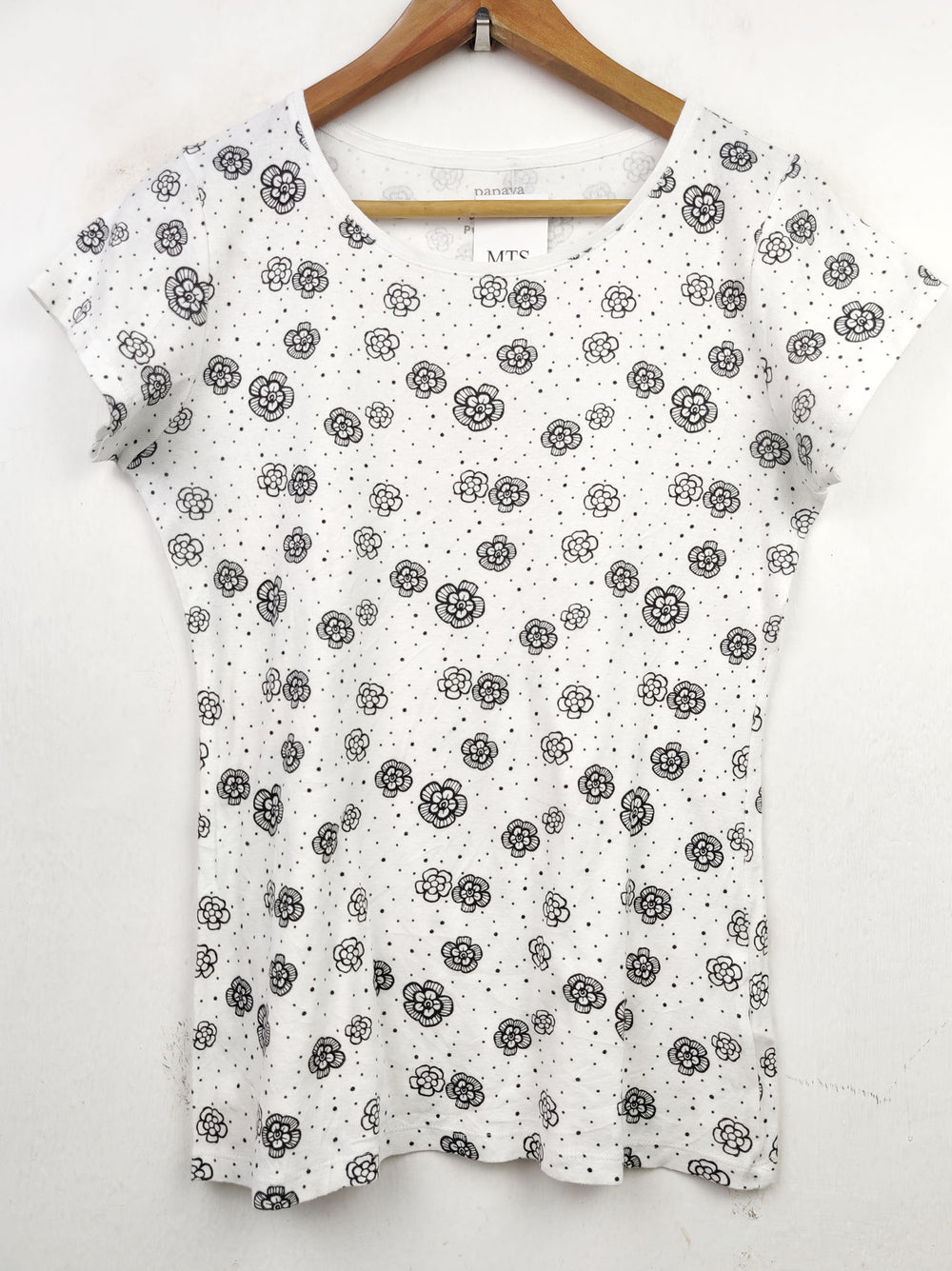 Buy online pre-used pre-loved 100% authentic & Original branded Papaya (TS-1883) available in Pakistan. Top international brands avilable.