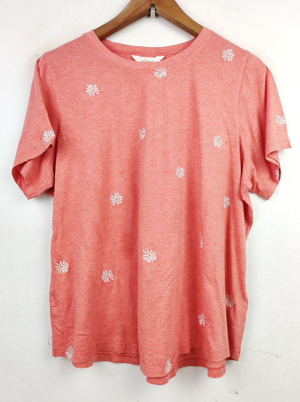 Buy online pre-used pre-loved 100% authentic & Original branded Peruna (TS-2022) available in Pakistan. Top international brands avilable.