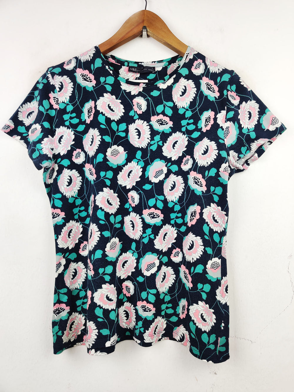 Buy online pre-used pre-loved 100% authentic & Original branded Marks & Spencer (TS-2033) available in Pakistan. Top international brands avilable.