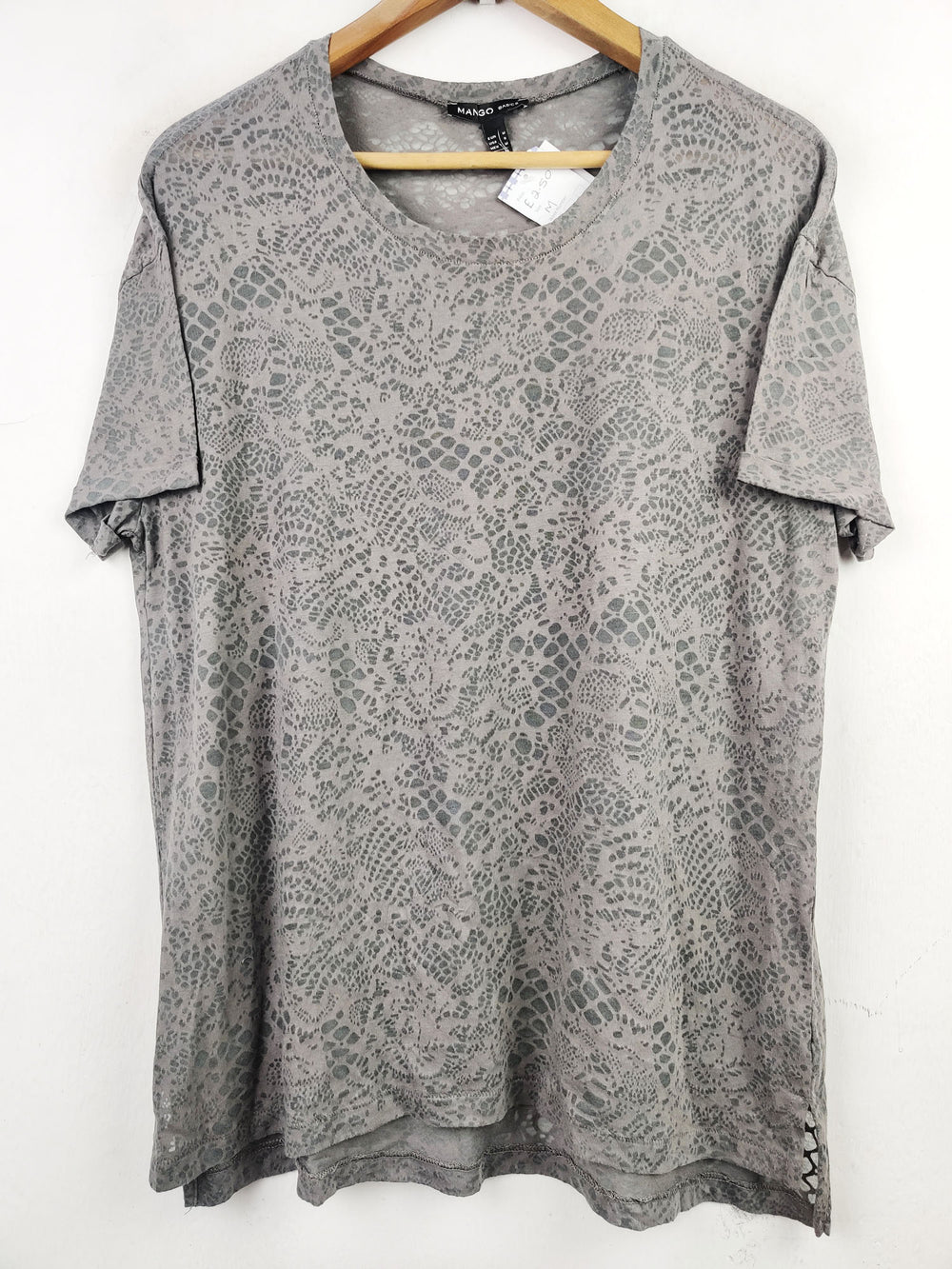 Buy online pre-used pre-loved 100% authentic & Original branded Mango (TS-2092) available in Pakistan. Top international brands avilable.