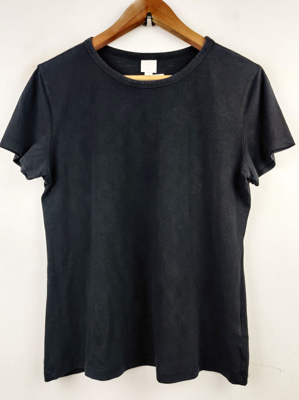 Buy online pre-used pre-loved 100% authentic & Original branded H&M (TS-2097) available in Pakistan. Top international brands avilable.