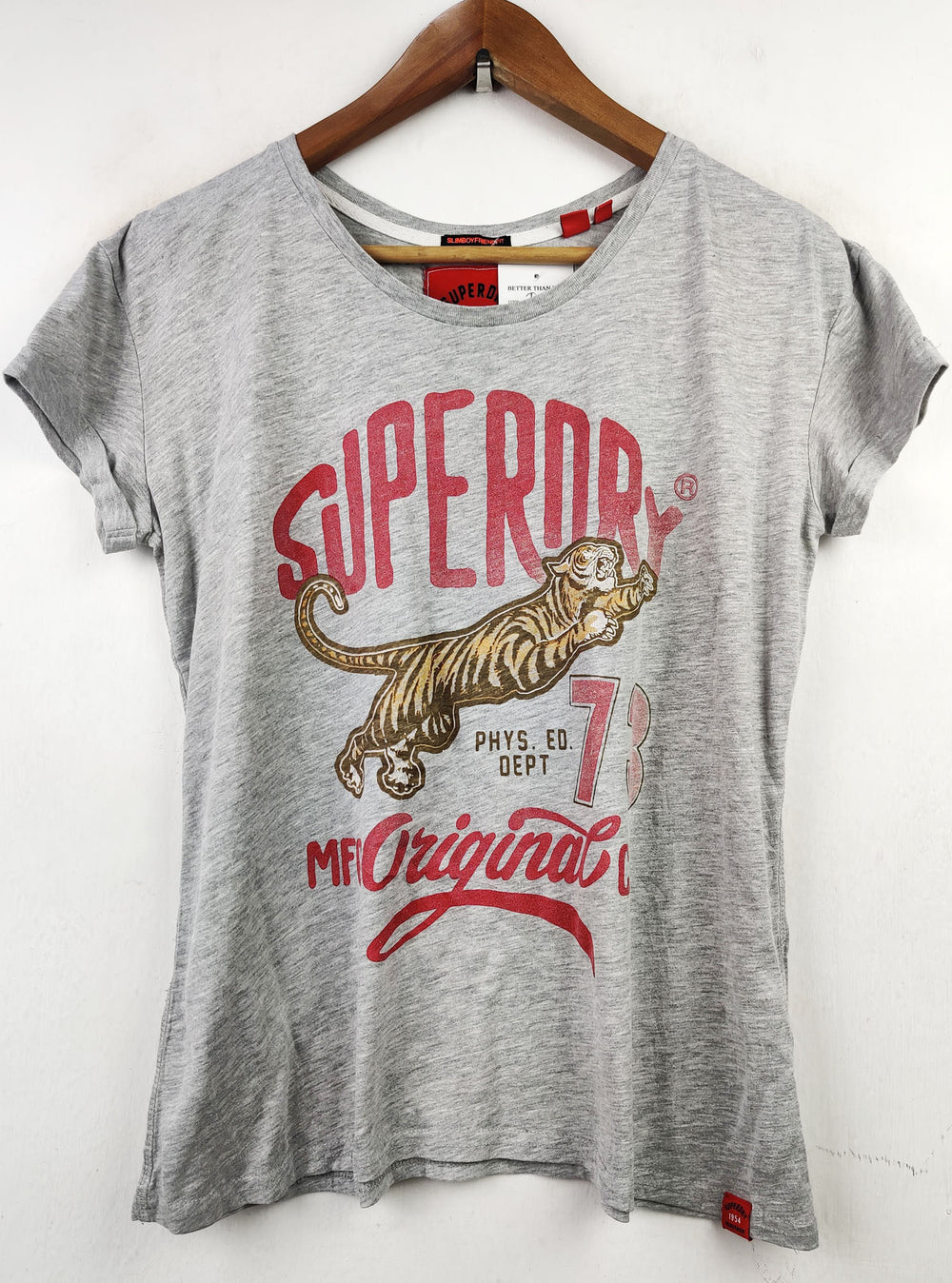 Buy online pre-used pre-loved 100% authentic & Original branded Super Dry (TS-2157) available in Pakistan. Top international brands avilable.